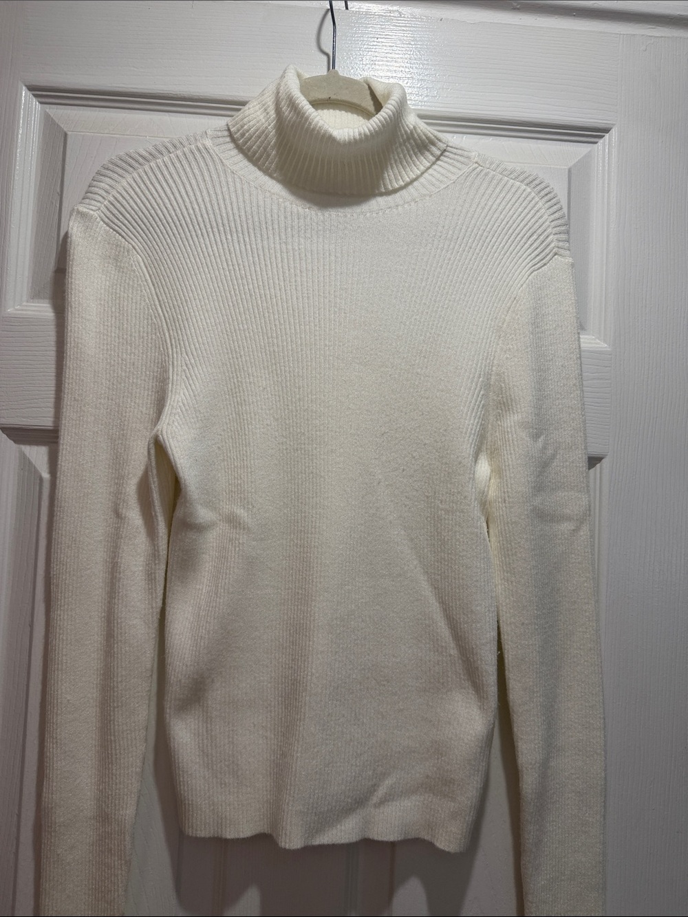 Abercrombie & Fitch LuxeLoft Slim Ribbed Turtleneck Top; cream size large.